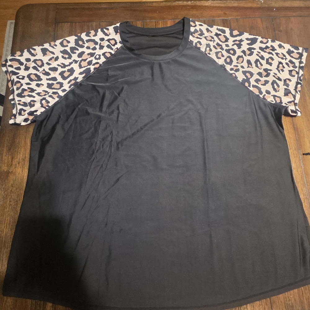 Womens Plus Black and Leopard Print Women's Swim Top And Capri Set